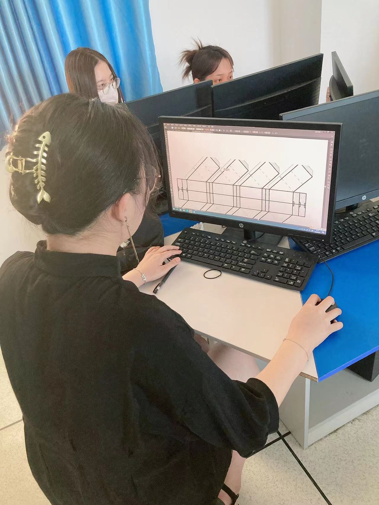 艺术与建筑系—20艺术设计包装设计实训新闻稿1.jpg 艺术与建筑系—20艺术设计包装设计实训新闻稿1.jpg