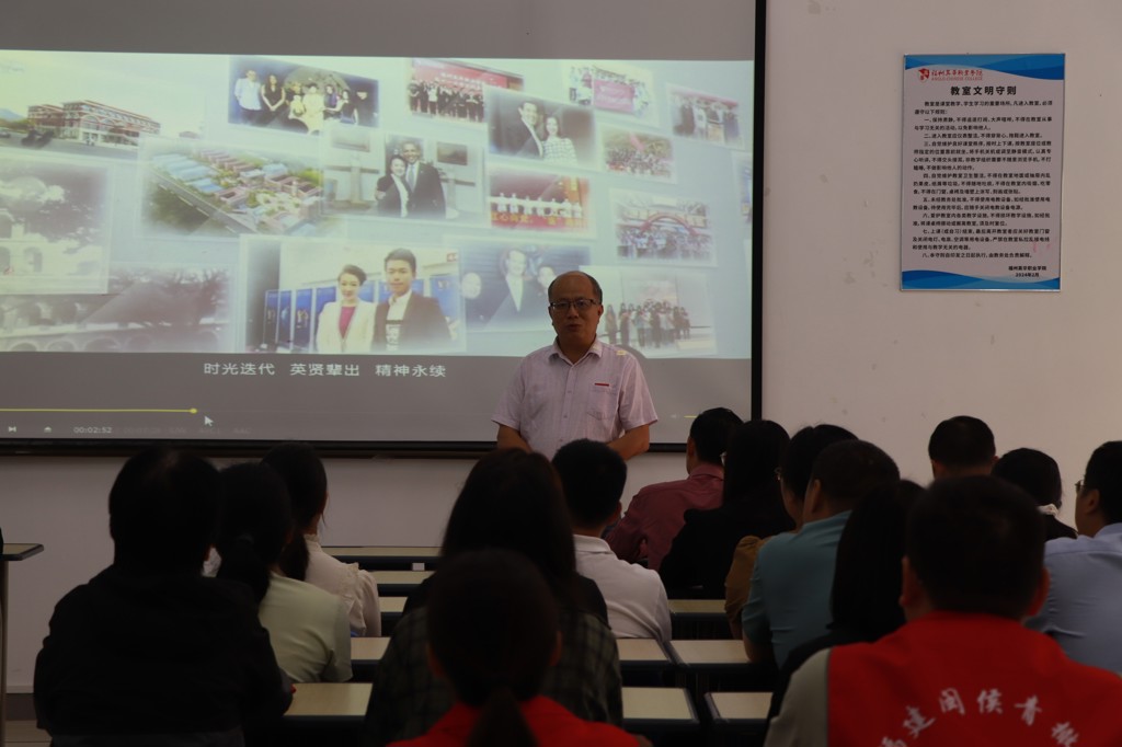 志宁院长介绍学院.JPG