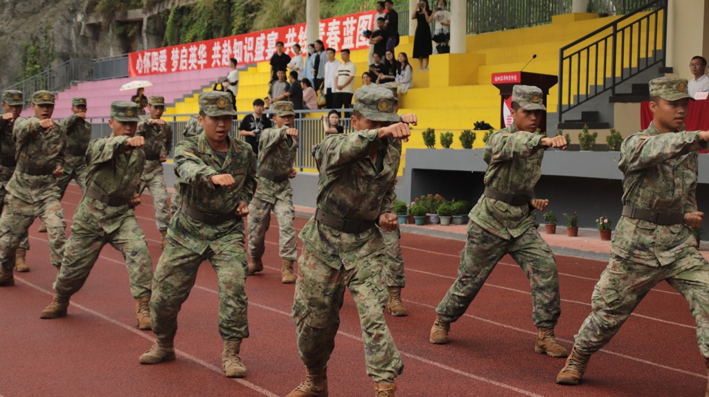 军训 (22).jpg 军训 (22).jpg